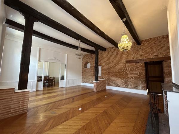 Castelsarrasin (82100) MAISON DE VILLE DE TYPE 5 AVEC DEUX PLACES DE PARKING