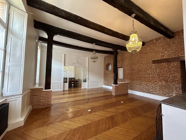 Castelsarrasin (82100) MAISON DE VILLE DE TYPE 5 AVEC DEUX PLACES DE PARKING