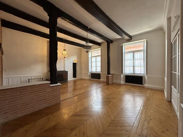 Castelsarrasin (82100) MAISON DE VILLE DE TYPE 5 AVEC DEUX PLACES DE PARKING