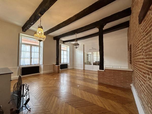 Castelsarrasin (82100) MAISON DE VILLE DE TYPE 5 AVEC DEUX PLACES DE PARKING