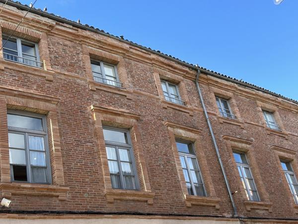 Castelsarrasin (82100) MAISON DE VILLE DE TYPE 5 AVEC DEUX PLACES DE PARKING