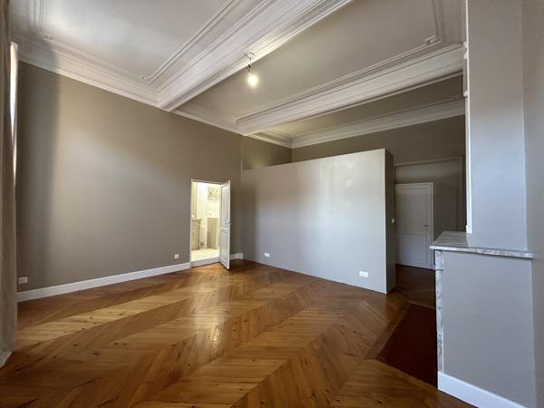 Castelsarrasin (82100) MAISON DE VILLE DE TYPE 5 AVEC DEUX PLACES DE PARKING