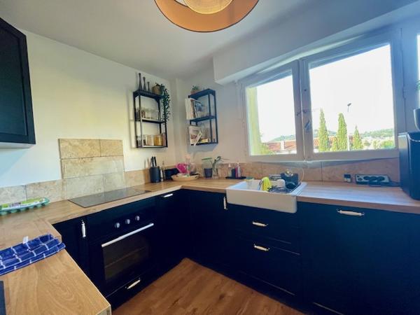 Six-Fours-les-Plages (83140) Charmant T3 rénové avec vue dégagée