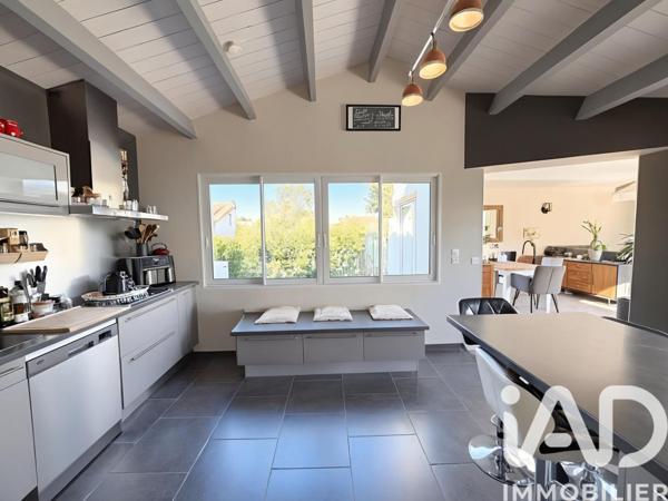 Maison à vendre 6 pièces 178 m² L'Houmeau