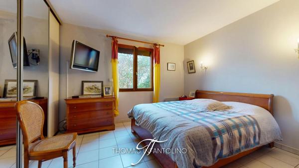 EN EXCLUSIVITE - MAISON D'ARCHITECTE - 3 CHAMBRES - MEZZANINE - PISCINE - 2 GARAGES