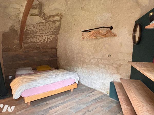 À vendre : Maison semi-troglodytique avec gîte à Tuffalun