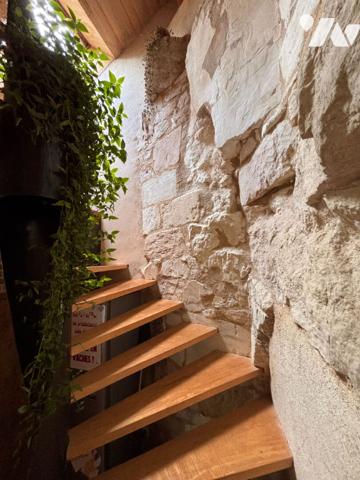 À vendre : Maison semi-troglodytique avec gîte à Tuffalun