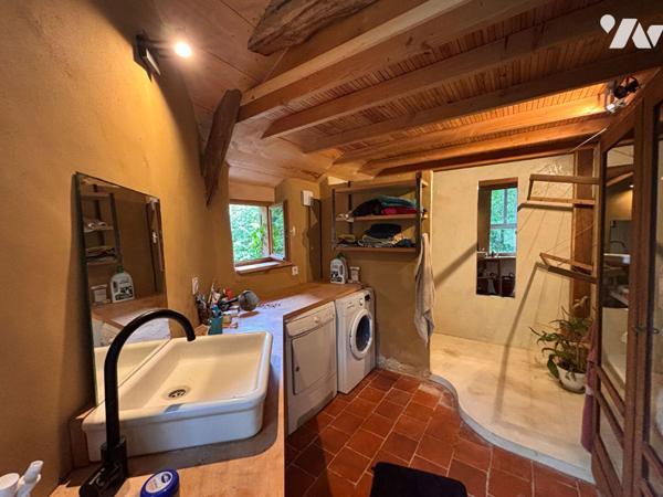 À vendre : Maison semi-troglodytique avec gîte à Tuffalun