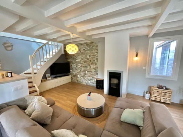 Maison de 167m2 , 5 chambres, garage 50m2 dans le centre de Belleville sur vie