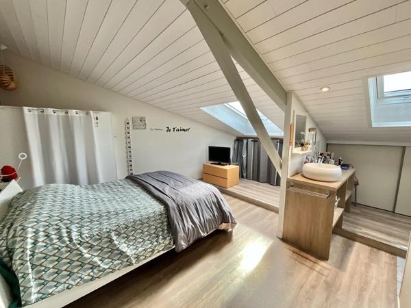 Maison de 167m2 , 5 chambres, garage 50m2 dans le centre de Belleville sur vie