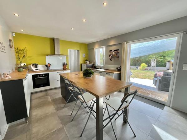 Maison de 167m2 , 5 chambres, garage 50m2 dans le centre de Belleville sur vie