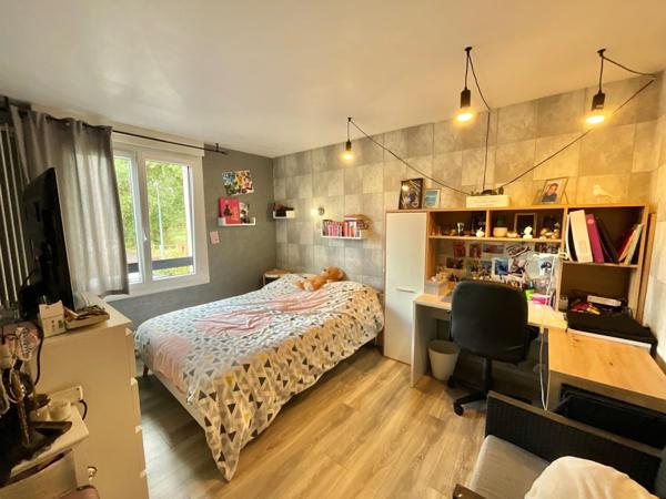 Maison de 167m2 , 5 chambres, garage 50m2 dans le centre de Belleville sur vie