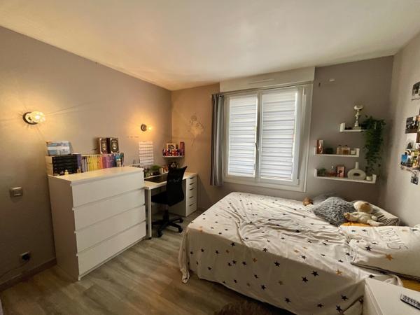 Maison de 167m2 , 5 chambres, garage 50m2 dans le centre de Belleville sur vie