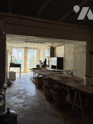Maison d'habitation avec jardin attenant