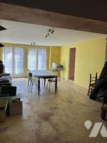 Maison d'habitation avec jardin attenant
