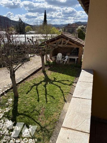 Maison d'habitation avec jardin attenant