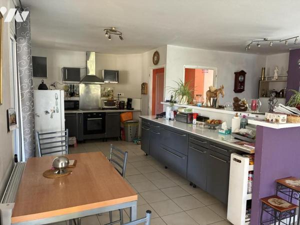 Maison d'habitation avec jardin attenant