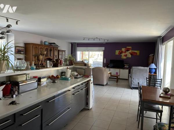 Maison d'habitation avec jardin attenant