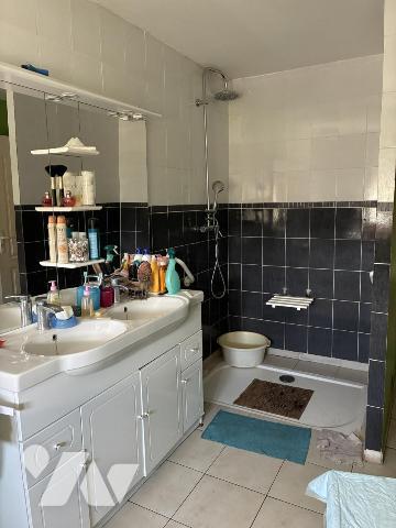 Maison d'habitation avec jardin attenant