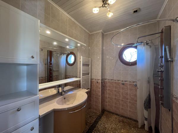 Hières-sur-Amby (38118) HIERES SUR AMBY - MAISON 60 m² AVEC 2 CHAMBRES, CAVE ET GARAGE SUR TERRAIN NON CONSTRUCTIBLE