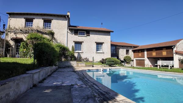 Saint-Étienne (42230) Demeure de charme en pierre - Propriété d'exception aux multiples possibilités