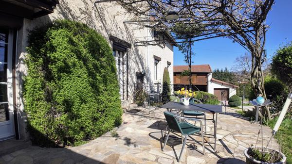 Saint-Étienne (42230) Demeure de charme en pierre - Propriété d'exception aux multiples possibilités