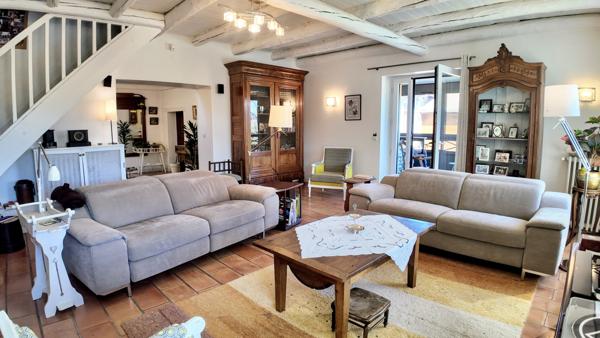 Saint-Étienne (42230) Demeure de charme en pierre - Propriété d'exception aux multiples possibilités