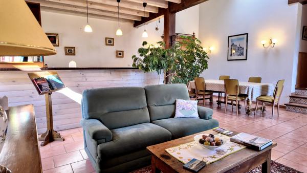 Saint-Étienne (42230) Demeure de charme en pierre - Propriété d'exception aux multiples possibilités