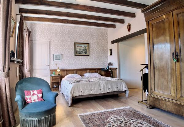 Saint-Étienne (42230) Demeure de charme en pierre - Propriété d'exception aux multiples possibilités