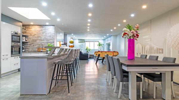 Local d’activité avec logement de fonction – Accès autoroute immédiat