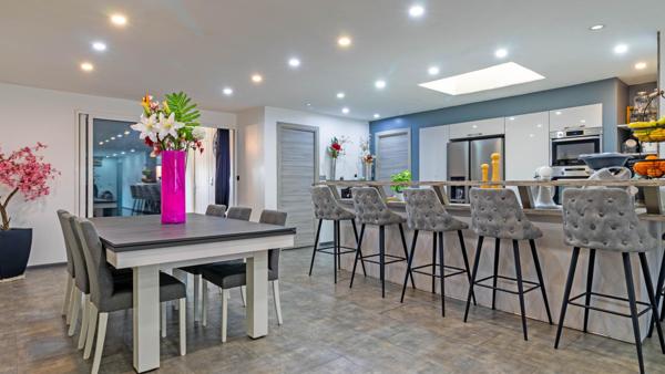 Local d’activité avec logement de fonction – Accès autoroute immédiat