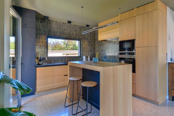 Exclusivité ! Limonest - Maison de 290 m2 env. 4 chambres - Piscine - Garage double - Terrain de 815m2