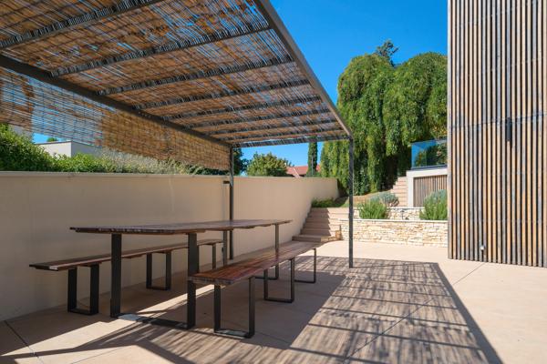 Exclusivité ! Limonest - Maison de 290 m2 env. 4 chambres - Piscine - Garage double - Terrain de 815m2