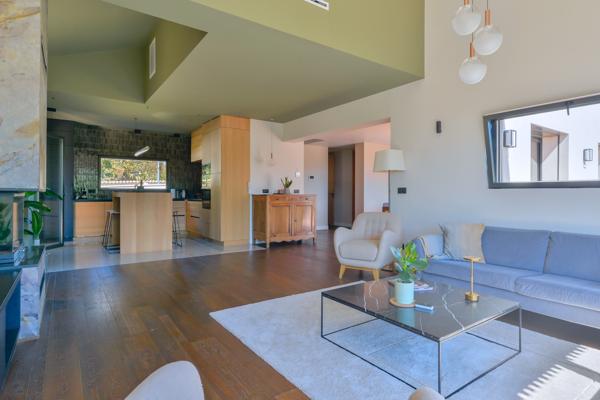 Exclusivité ! Limonest - Maison de 290 m2 env. 4 chambres - Piscine - Garage double - Terrain de 815m2