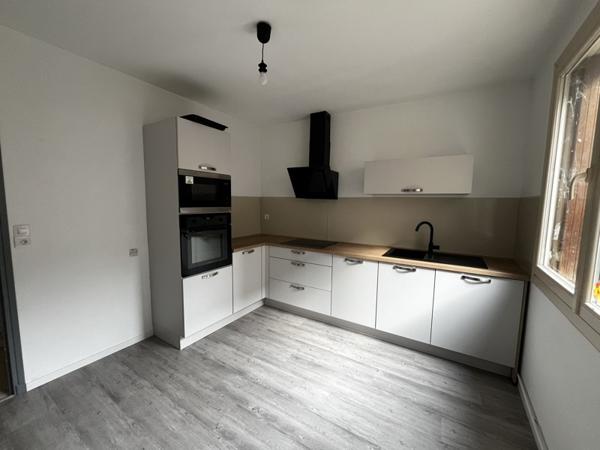 Maison à louer 600 € CC Beaumont-de-Lomagne 3 p 94 m² DPE E