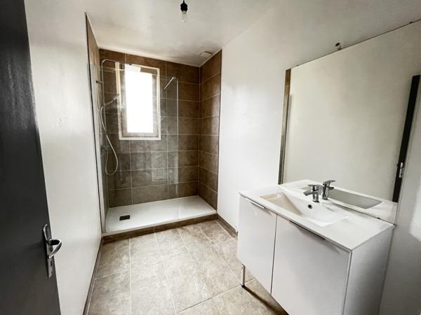 Maison à louer 600 € CC Beaumont-de-Lomagne 3 p 94 m² DPE E