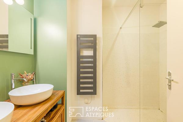 Loft en rez-de-chaussée avec terrasse et grand garage