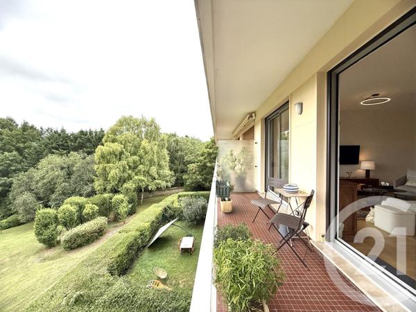 Appartement F5 à vendre  5 pièces - 122,83 m2 LE MESNIL LE ROI - 78