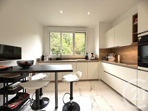 Appartement F5 à vendre  5 pièces - 122,83 m2 LE MESNIL LE ROI - 78