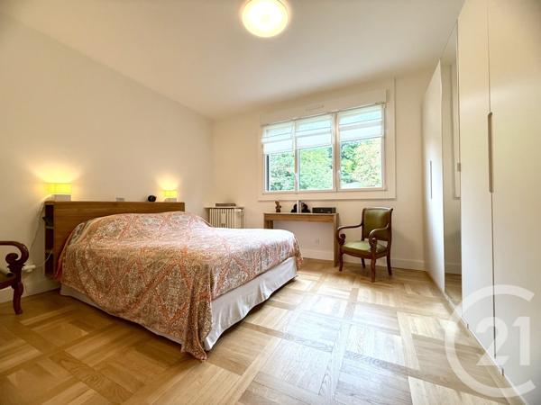 Appartement F5 à vendre  5 pièces - 122,83 m2 LE MESNIL LE ROI - 78