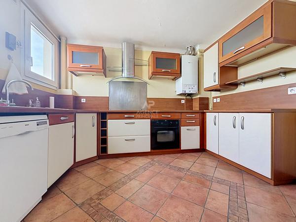 Appartement 4 pièces 315 000 € **  - Référence  162098