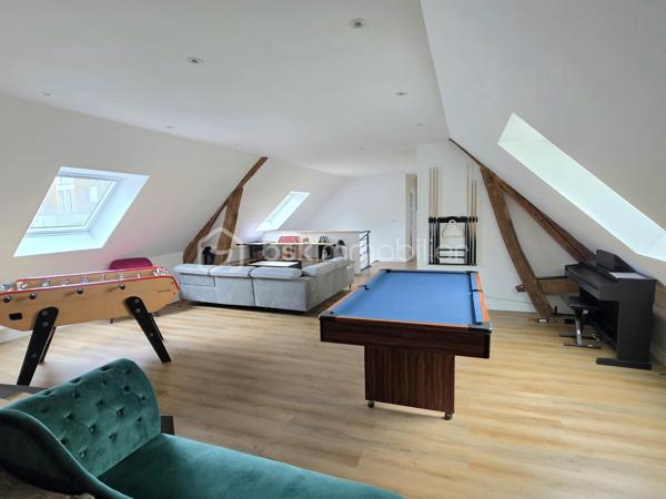 Investissez au NEUBOURG !

A 5 min à pied de la rue de la République,
Un morceau d'histoire entièrement rénovée, entre le coeur de ville et la nature, à 5 min à pied des écoles, des commerces, de la mairie et avec une vue dégagée sur les champs et les chevaux ! Bienvenue dans cette longère EXCEPTIONNELLE de 330m² habitable édifiée en 1870 sans travaux avec un DPE B sur sa parcelle de 799m². A 1h de Deauville !

LES ATOUTS DU BIEN
• Pièce de vie 85m²
• On vit de plain pied
• Isolation neuve avec chauffage pompe à chaleur
• Vue incroyable, coucher de soleil sur la terrasse, chevaux
• Cadre de vie hors normes
• Volumes RARES
• Possibilité de stationner 10 véhicules
• Aucun travaux à prévoir
• Surface utile 350m²
• Terrasse SUD OUEST 155m²
• Non mitoyen
• Au calme

AGENCEMENT
Au rez-de-chaussée
• Entrée cathédrale avec placard (HSP 3,10m)
• Salle à manger
• Cuisine aménagée Mobalpa
• Arrière cuisine avec cellier et chaufferie
• Salon
• Suite parentale (13,5m²) avec dressing (6m²) et salle de bains avec WC (8m²)
• Chambre avec dressing (13m²)
• Bureau (11m²)
• WC avec lave-main
• Buanderie
• Garage (20m²)
• Cave

A l'étage
• Salle de jeux (52m²)
• Salle TV (10m²)
• 4 chambres avec placard ou dressing (15/16/24/26m²)
• Salle d'eau avec WC (6m²)
• Salle de bains (7,5m²)
• WC

INFORMATIONS TECHNIQUES
• Double vitrage ALU
• Volets roulant électrique
• Chauffage pompe à chaleur
• Isolation intérieure complète

INFORMATIONS FINANCIERES
• DPE B excellent score
• Taxe foncière 3550 €

UN BIEN D'EXCEPTION dans une ville agréable et en essor !

Une visite s'impose !

Ludovic MOREL
Votre Partenaire Immobilier
Depuis 2010

•••