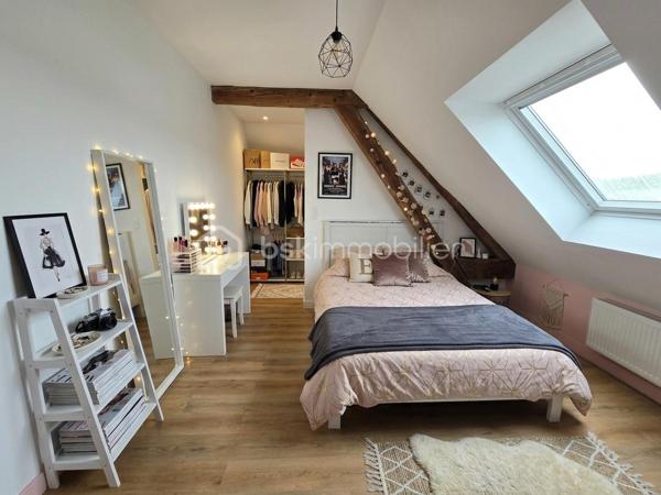 Investissez au NEUBOURG !

A 5 min à pied de la rue de la République,
Un morceau d'histoire entièrement rénovée, entre le coeur de ville et la nature, à 5 min à pied des écoles, des commerces, de la mairie et avec une vue dégagée sur les champs et les chevaux ! Bienvenue dans cette longère EXCEPTIONNELLE de 330m² habitable édifiée en 1870 sans travaux avec un DPE B sur sa parcelle de 799m². A 1h de Deauville !

LES ATOUTS DU BIEN
• Pièce de vie 85m²
• On vit de plain pied
• Isolation neuve avec chauffage pompe à chaleur
• Vue incroyable, coucher de soleil sur la terrasse, chevaux
• Cadre de vie hors normes
• Volumes RARES
• Possibilité de stationner 10 véhicules
• Aucun travaux à prévoir
• Surface utile 350m²
• Terrasse SUD OUEST 155m²
• Non mitoyen
• Au calme

AGENCEMENT
Au rez-de-chaussée
• Entrée cathédrale avec placard (HSP 3,10m)
• Salle à manger
• Cuisine aménagée Mobalpa
• Arrière cuisine avec cellier et chaufferie
• Salon
• Suite parentale (13,5m²) avec dressing (6m²) et salle de bains avec WC (8m²)
• Chambre avec dressing (13m²)
• Bureau (11m²)
• WC avec lave-main
• Buanderie
• Garage (20m²)
• Cave

A l'étage
• Salle de jeux (52m²)
• Salle TV (10m²)
• 4 chambres avec placard ou dressing (15/16/24/26m²)
• Salle d'eau avec WC (6m²)
• Salle de bains (7,5m²)
• WC

INFORMATIONS TECHNIQUES
• Double vitrage ALU
• Volets roulant électrique
• Chauffage pompe à chaleur
• Isolation intérieure complète

INFORMATIONS FINANCIERES
• DPE B excellent score
• Taxe foncière 3550 €

UN BIEN D'EXCEPTION dans une ville agréable et en essor !

Une visite s'impose !

Ludovic MOREL
Votre Partenaire Immobilier
Depuis 2010

•••