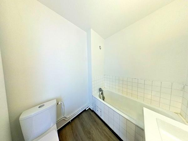 INVESTISSEMENT LOCATIF : APPARTEMENT T1 A VENDRE BREST FACULTES ISEN - DERNIER ETAGE