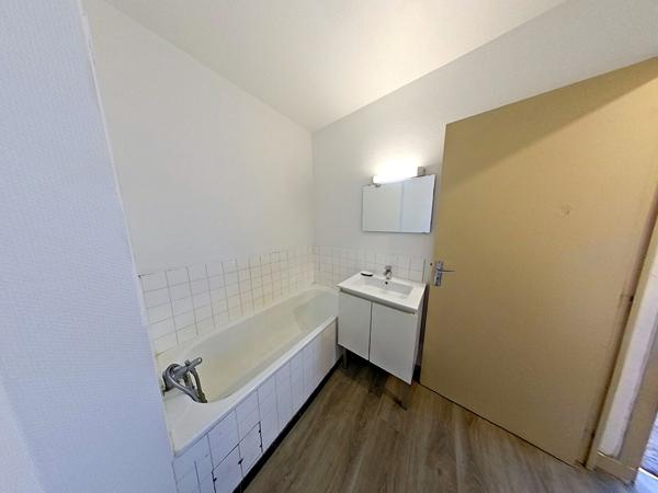INVESTISSEMENT LOCATIF : APPARTEMENT T1 A VENDRE BREST FACULTES ISEN - DERNIER ETAGE