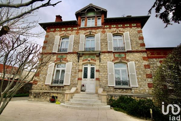 Maison 8 pièces de 240 m² à Montmagny (95360)