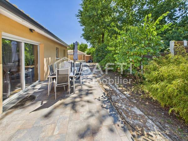 Très belle maison de plain-pied, 3 chambres et un bureau.