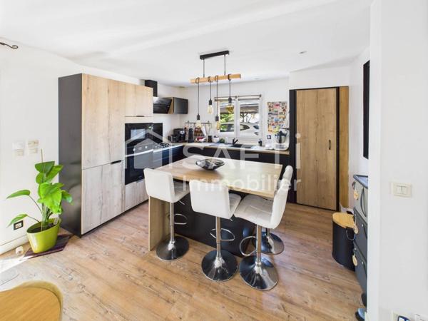 Très belle maison de plain-pied, 3 chambres et un bureau.