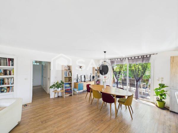 Très belle maison de plain-pied, 3 chambres et un bureau.