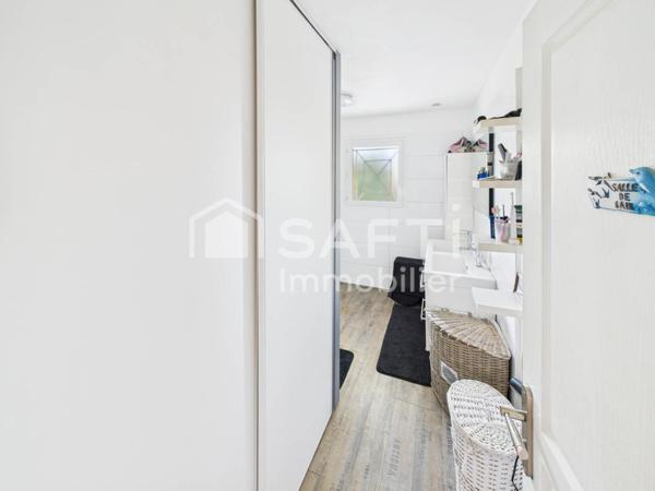 Très belle maison de plain-pied, 3 chambres et un bureau.